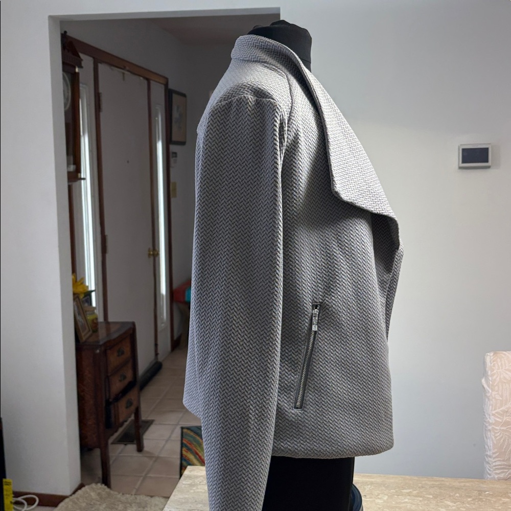 NWT Light Gray Calvin Klein jacket, absolutely no flaws. - Picture 4 of 10